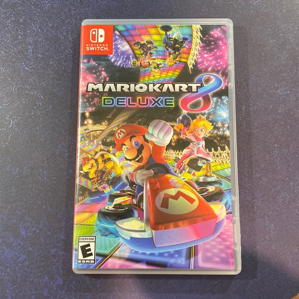 Nintendo Switch- Mario Kart 8 Deluxe - Physical Copy